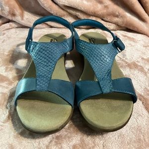 Clarks | Blue Roza Pine Leather Sandal Size 4